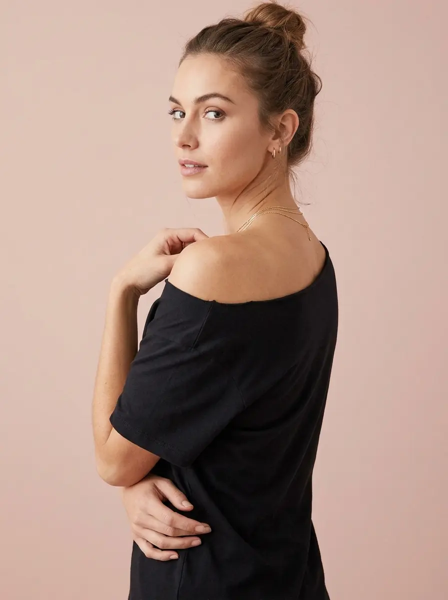 13 Trendy DIY Cut T-Shirt Hacks That Transform Your Old Tees Into Statement Pieces 7 trendy diy cut t shirt hacks 1642