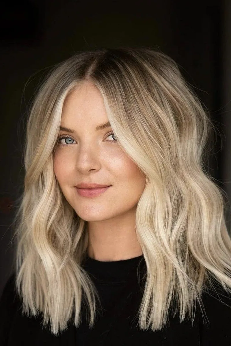 Creamy Blonde Money Piece on Soft Waves