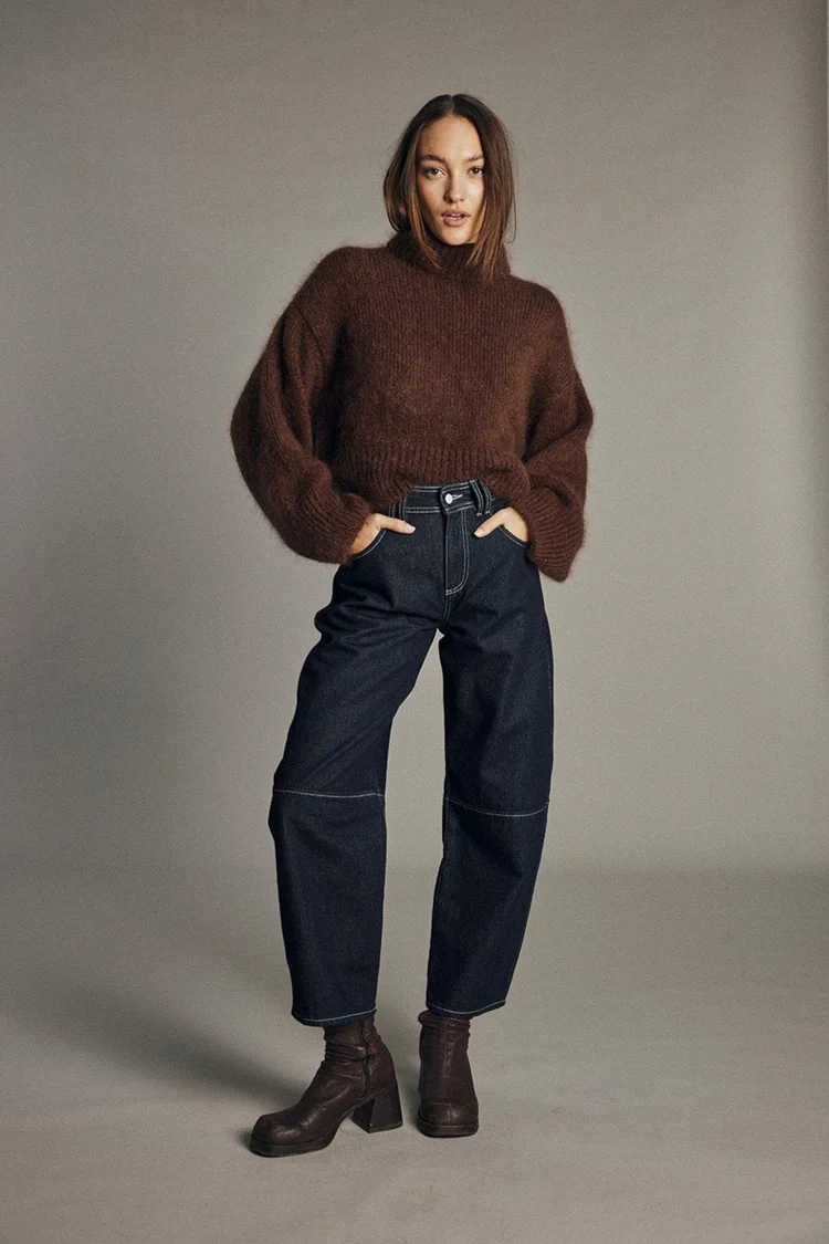 33 Chocolate Brown Knit Outfits for January Weekends That Are Chic, Warm and Elegant 2 Chocolate Brown Chunky Knit Sweater with Dark Jeans and Ankle Boots