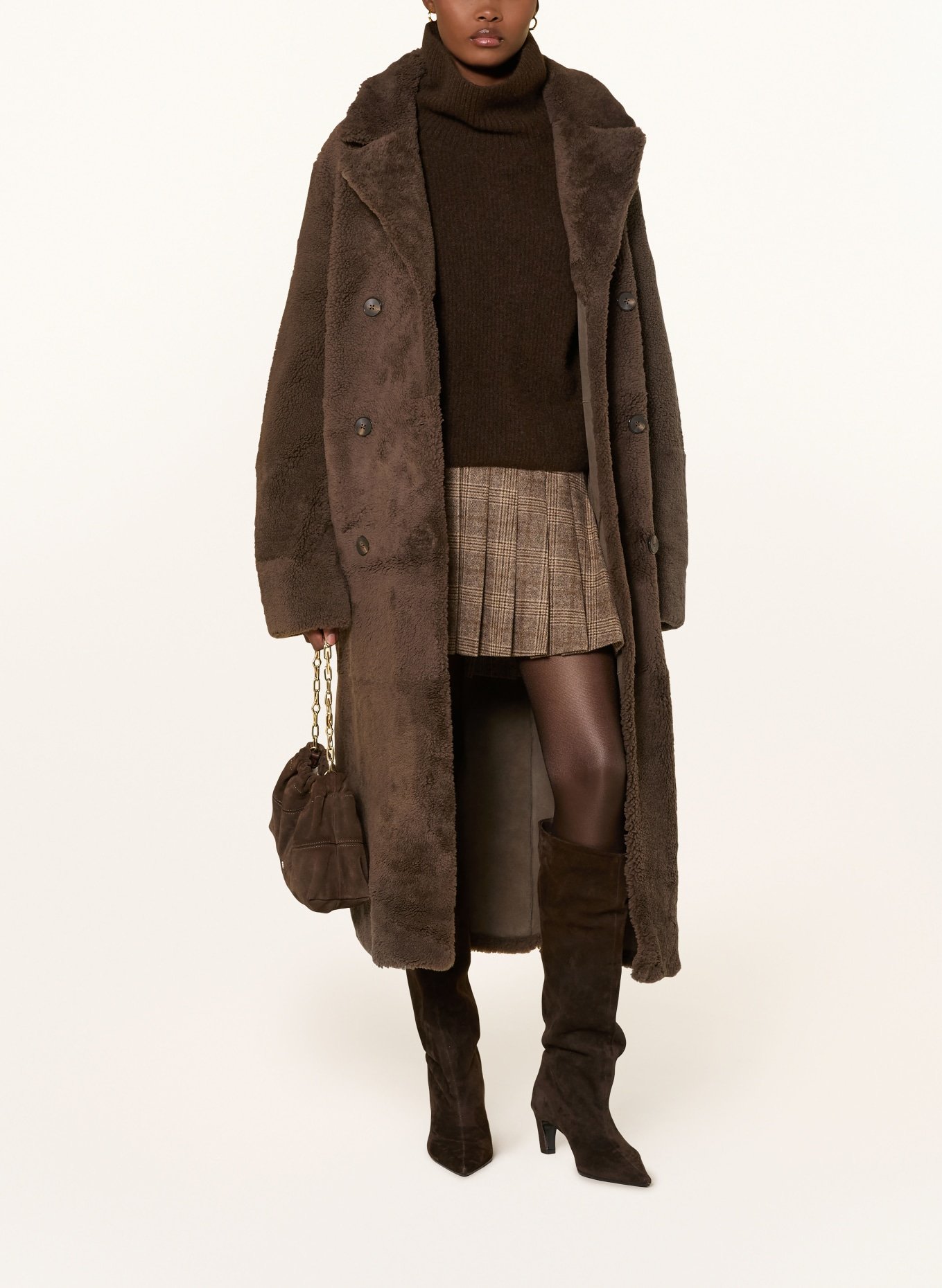 33 Chocolate Brown Knit Outfits for January Weekends That Are Chic, Warm and Elegant 3 Chocolate Brown Turtleneck Knit with a Plaid Skirt and Tights