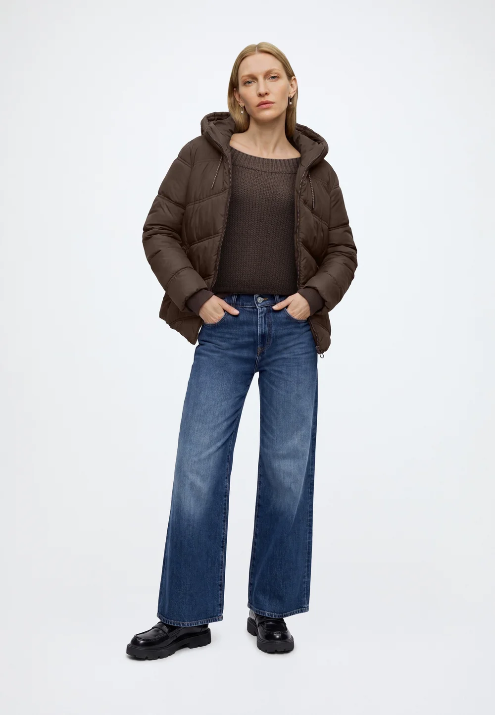 33 Chocolate Brown Knit Outfits for January Weekends That Are Chic, Warm and Elegant 26 Chocolate Brown Knit Sweater with a Puffer Jacket and Jeans