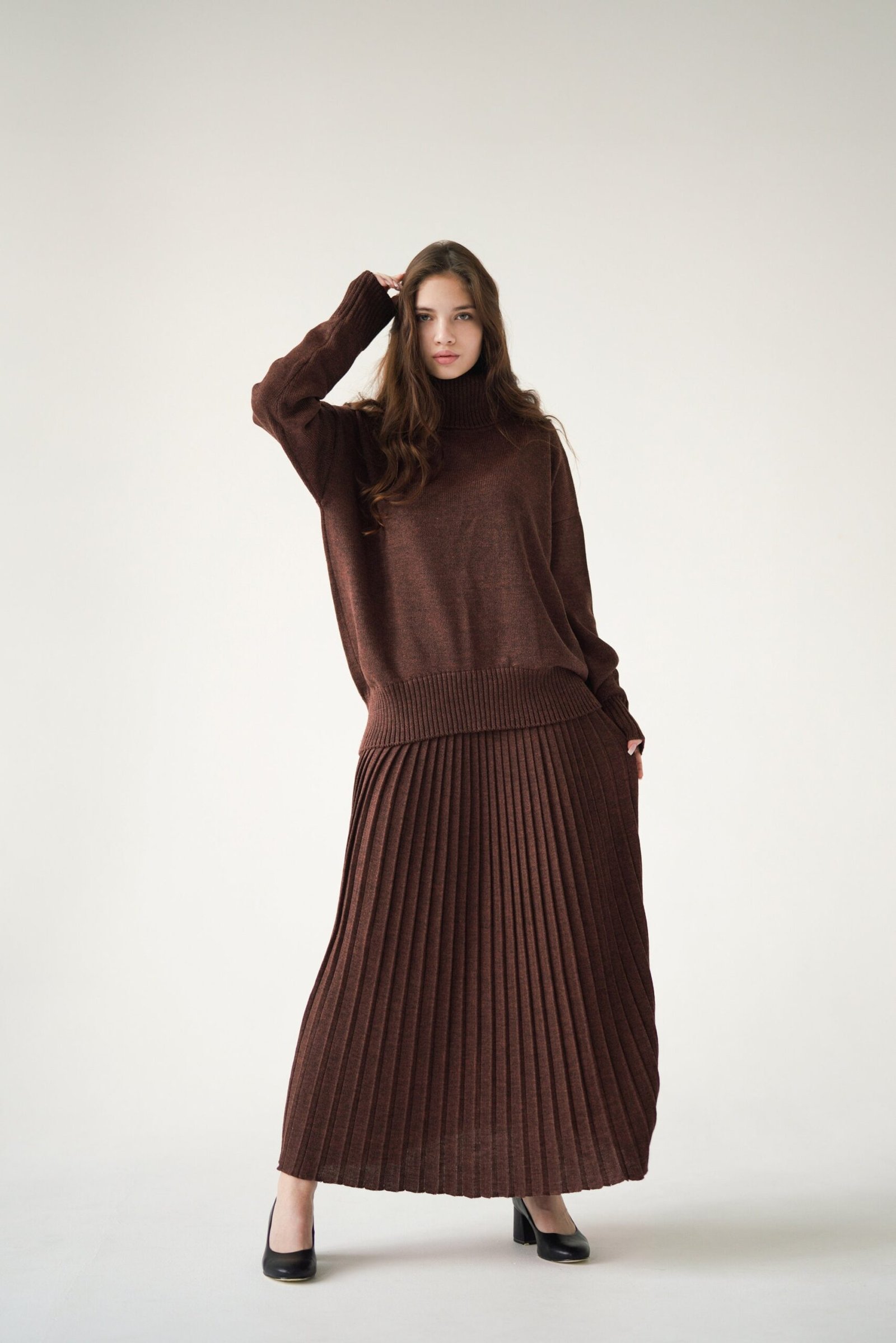 33 Chocolate Brown Knit Outfits for January Weekends That Are Chic, Warm and Elegant 33 Chocolate Brown Knit Top with a Pleated Midi Skirt