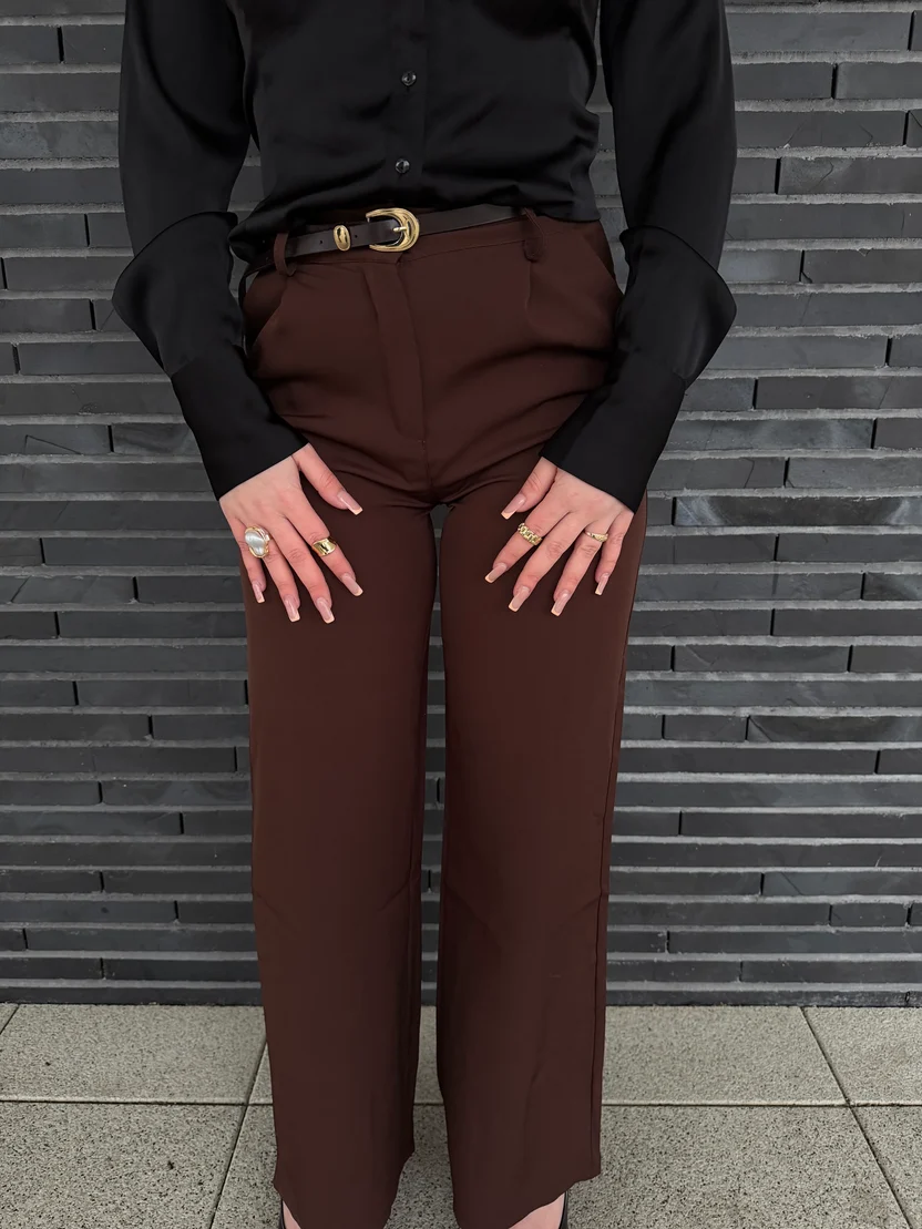Chocolate Brown Wide-Leg Trousers with a Black Shirt and Gold Jewellery