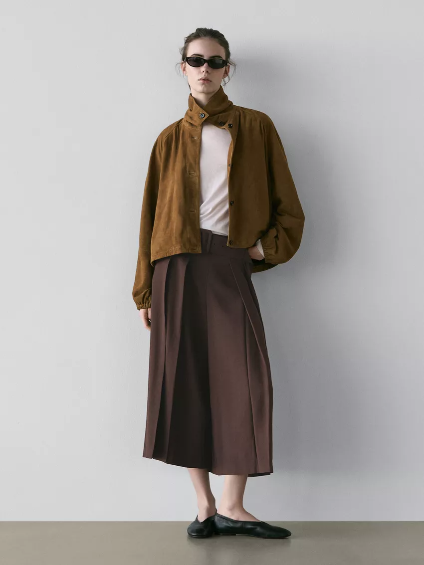 30 Chocolate Suede Jacket Outfits for Winter Outings That Are Chic, Warm and Elegant 27 Chocolate Suede Cropped Jacket with a Midi Dress