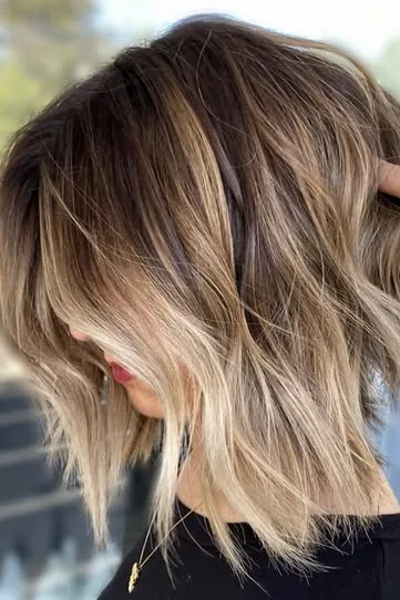 Creamy Blonde Ends with Dark Root Blend