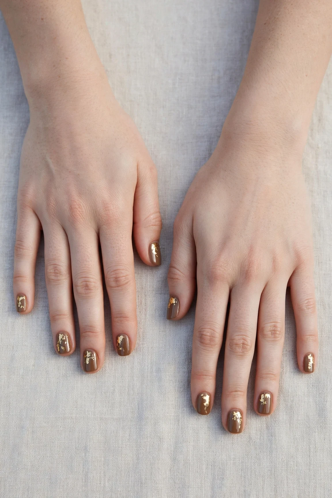 30 Brown Neutral Christmas Nails For Women In Their 20S With Short Square Nails That Are Chic, Warm and Elegant 2 Brown Neutral Christmas Nails with a high-gloss finish and gold foil accents