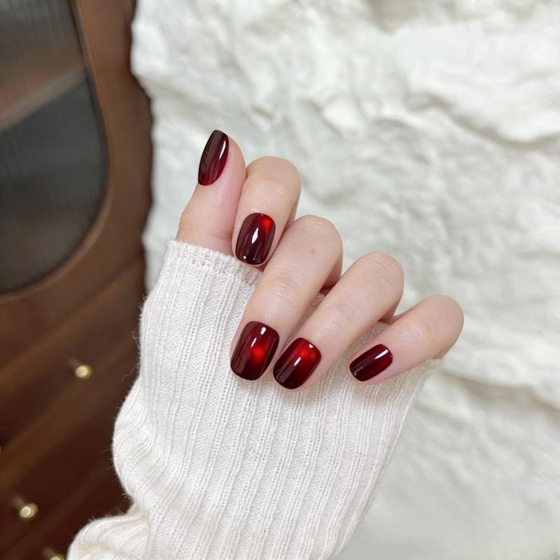 Dark Red Cat Eye Short Square Nails for Cold Weather Events