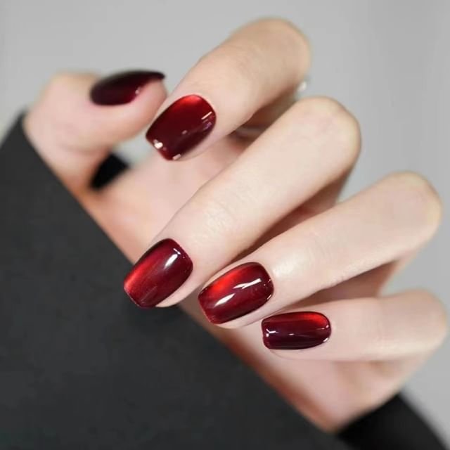 Dark Red Cat Eye Short Square Nails for Cold Weather Events