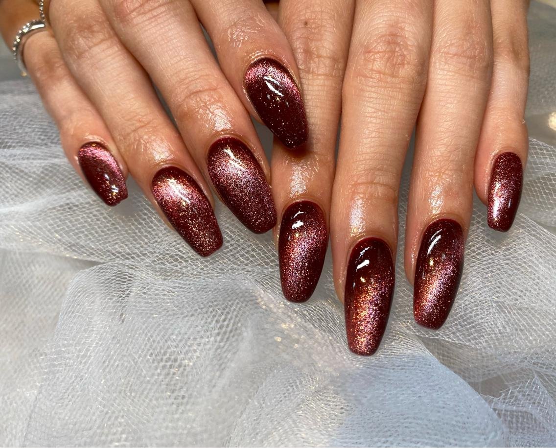 Burgundy Glitter Cat Eye Short Oval Nails for Cold Weather Events