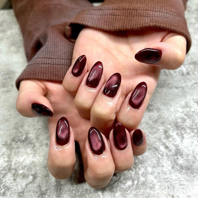 Dark Burgundy Cat Eye Short Oval Nails for Cold Weather Events