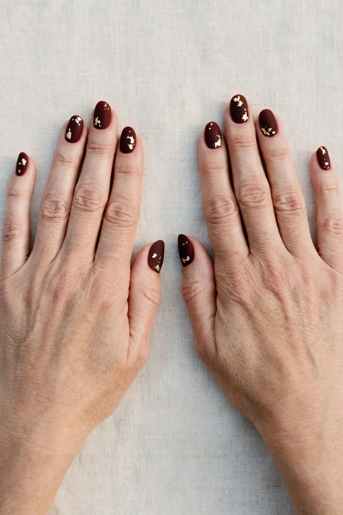 20 Cherry Cola Glossy Nails For Deep Winter Evenings That Are Chic, Warm and Elegant 4 Oval Cherry Cola Glossy Nails with a velvet matte finish and gold foil accents