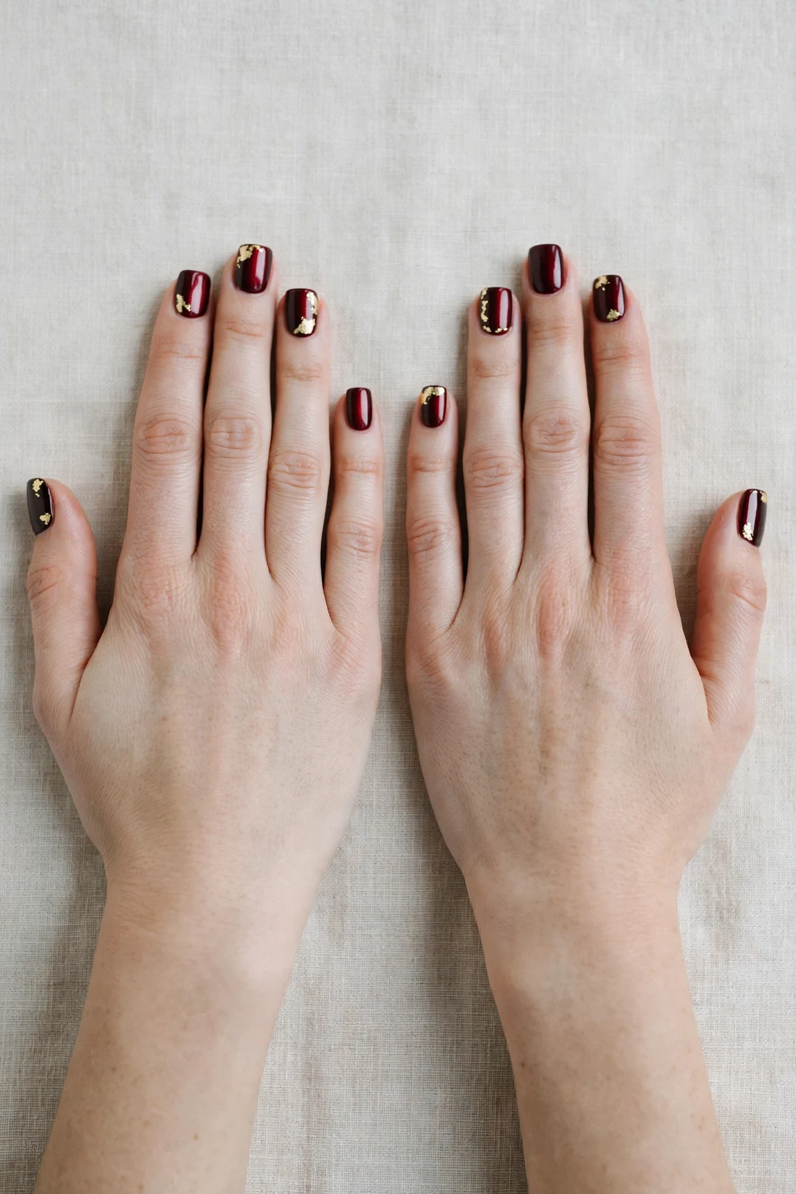 38 Cherry Cola Short Square Nails For January Office Wear That Are Chic, Warm and Elegant 5 Cherry Cola Short Square Nails with a chrome shine and gold foil accents
