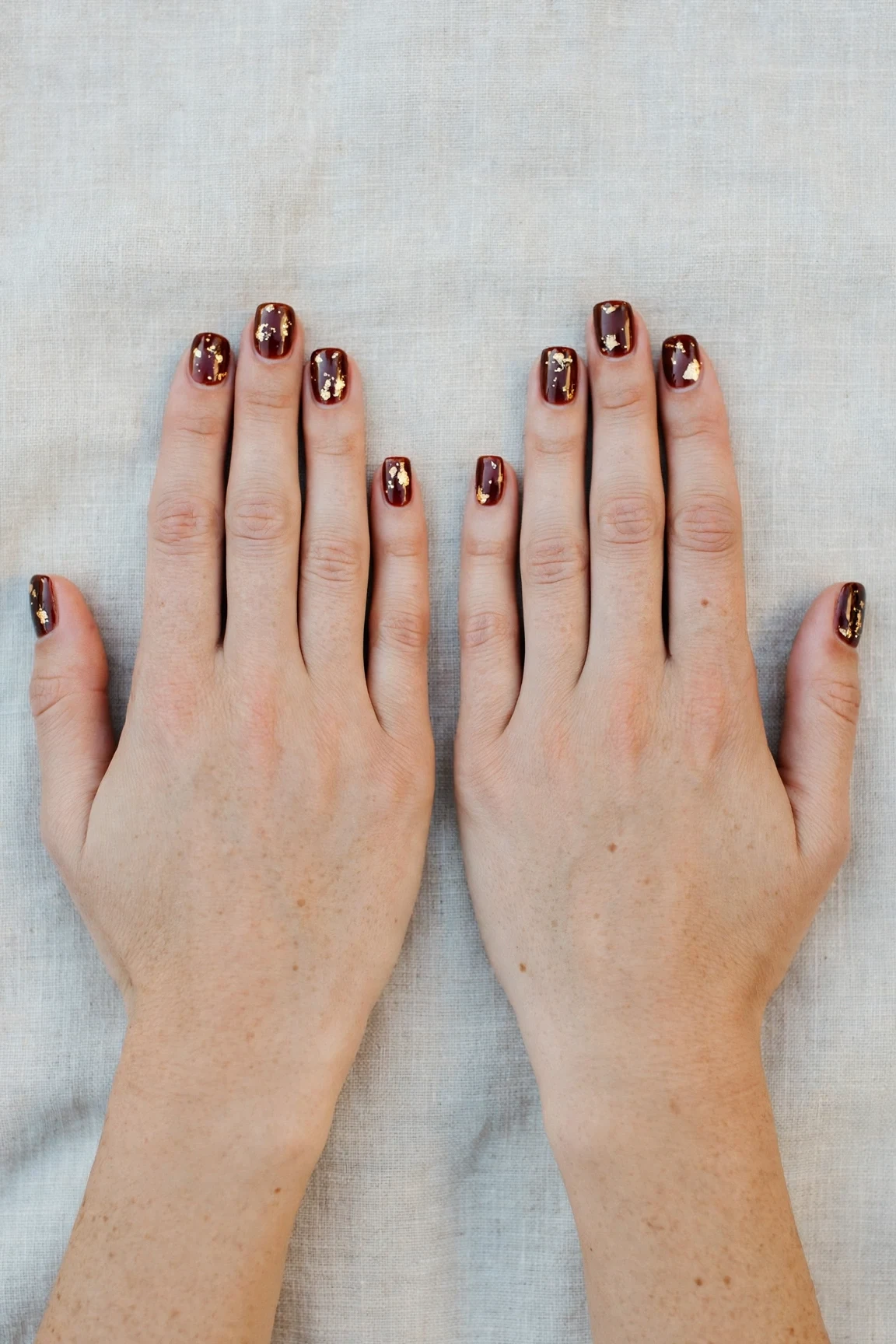 38 Cherry Cola Short Square Nails For January Office Wear That Are Chic, Warm and Elegant 6 Cherry Cola Short Square Nails with a sheer jelly finish and gold foil accents