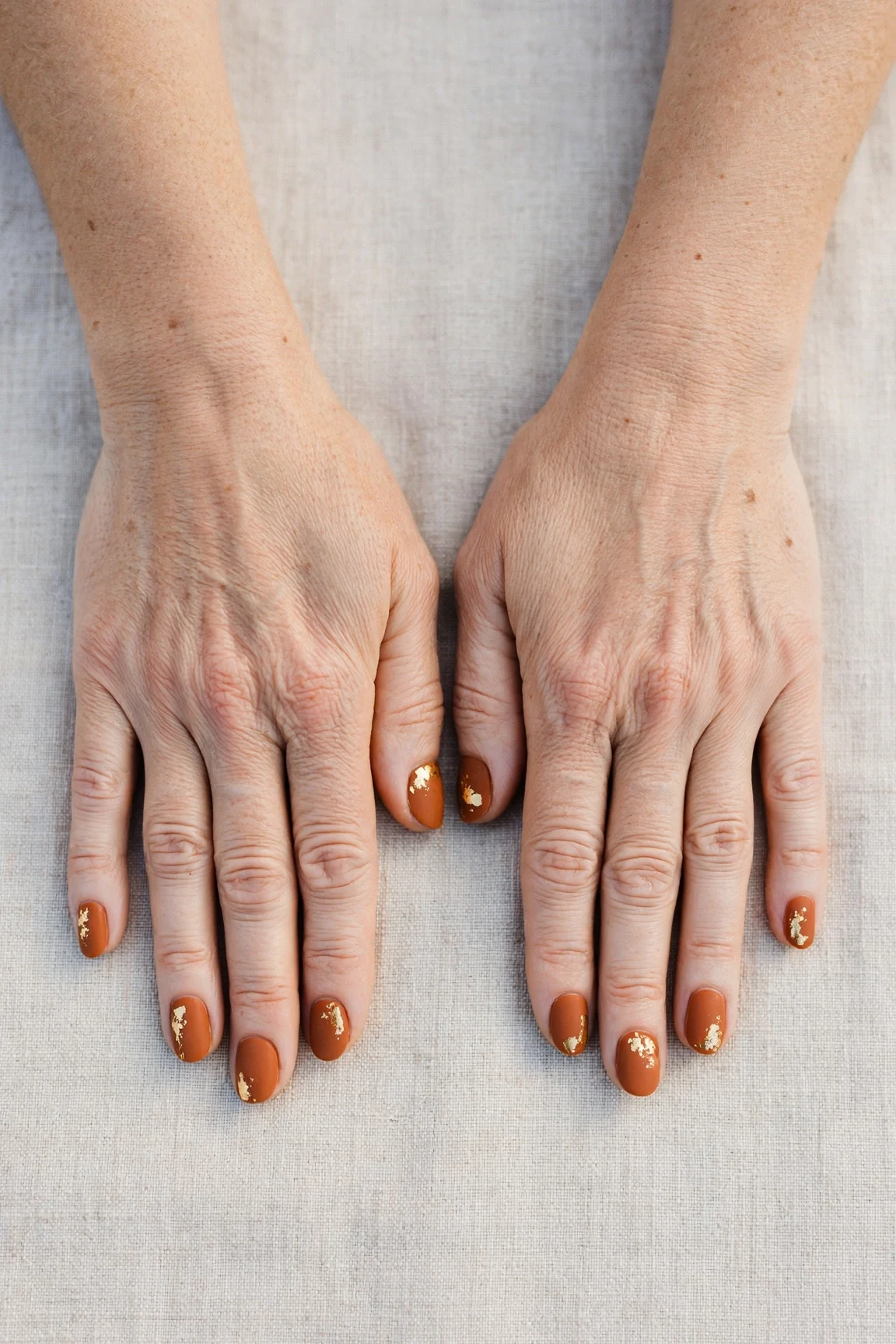 22 Cinnamon Spice Matte Nails For Women Over 40 For January Parties That Are Chic, Warm and Elegant 4 Oval Cinnamon Spice Matte Nails with a velvet matte finish and gold foil accents
