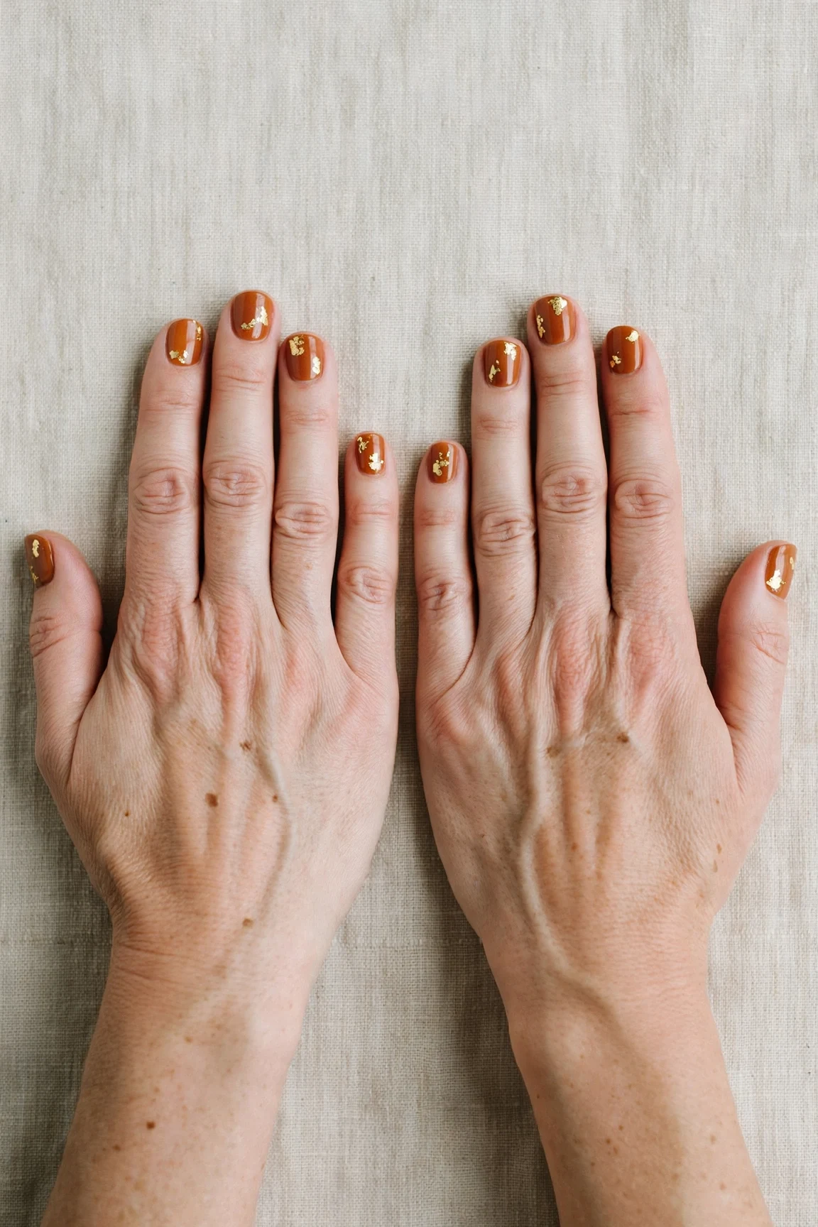 22 Cinnamon Spice Matte Nails For Women Over 40 For January Parties That Are Chic, Warm and Elegant 11 Short Square Cinnamon Spice Matte Nails with a glassy gel finish and gold foil accents