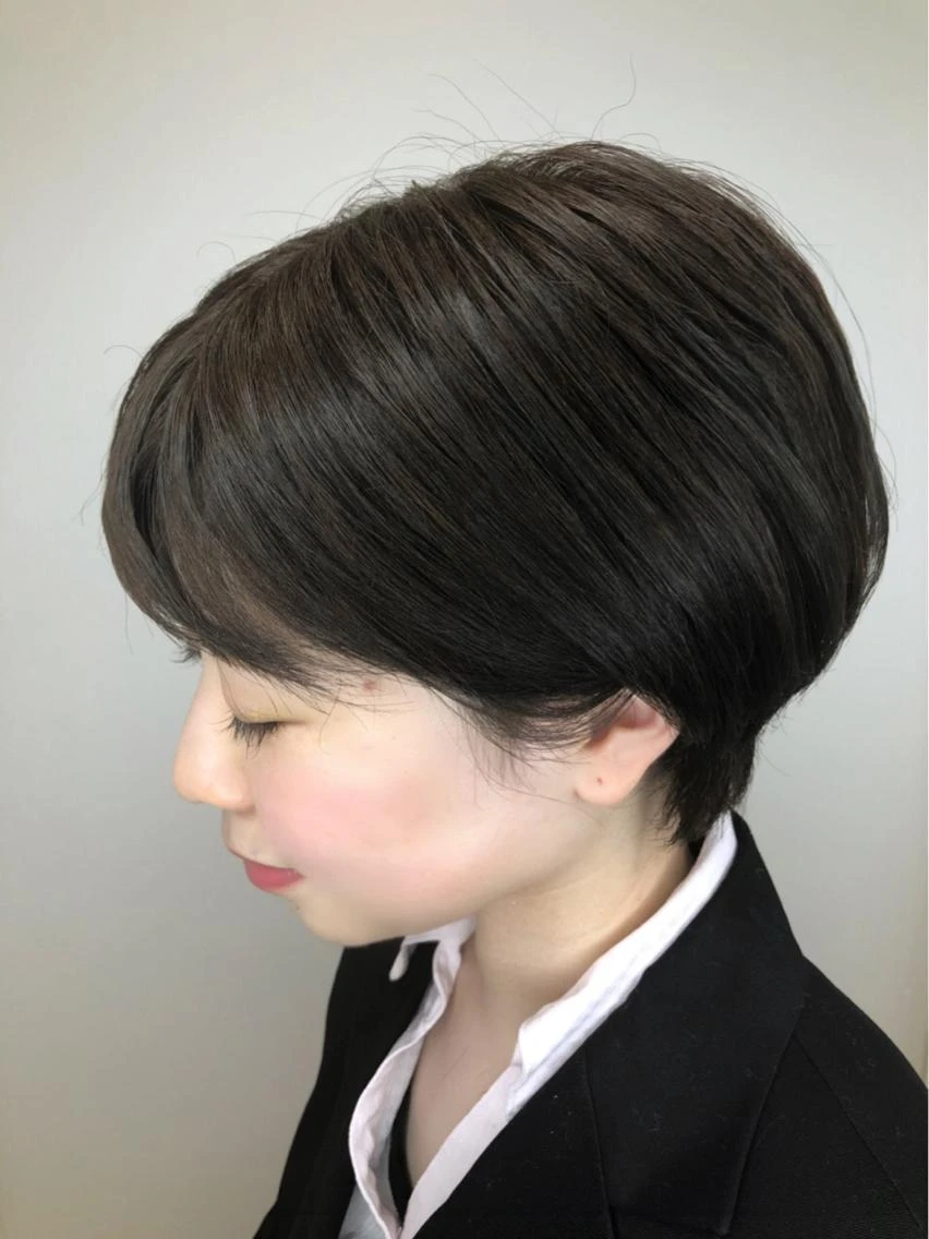 Polished Tuck Short Hair with a Deep Side Sweep for a Refined Look