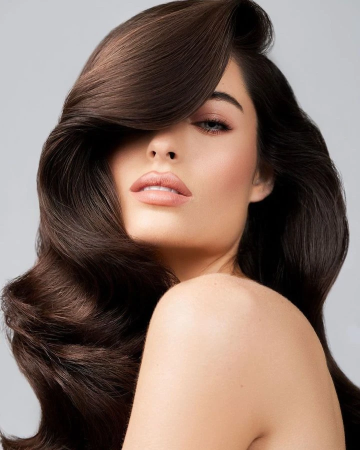 Deep Side Part Wavy Layers with Volume at the Roots