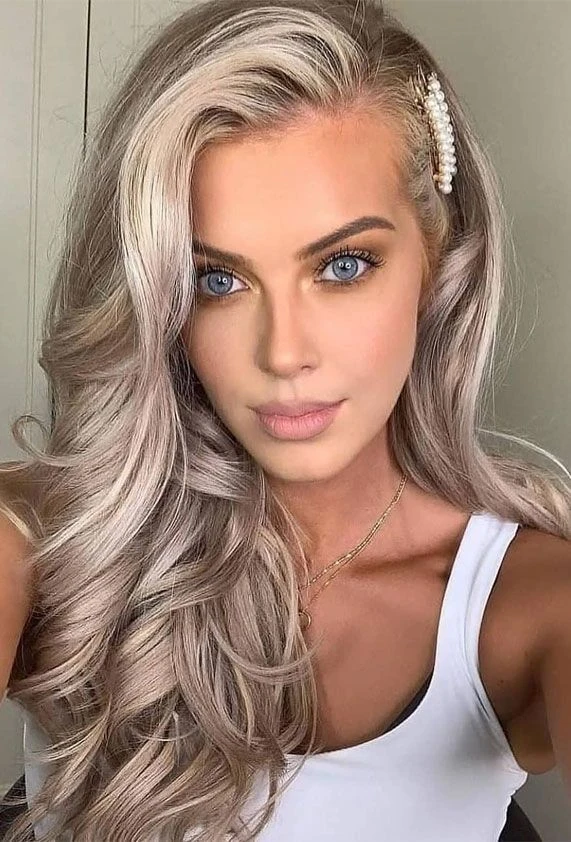 Wavy Hair with a Deep Side Part and Airy Root Lift