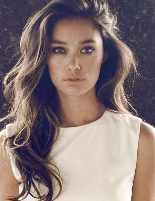 Classic Deep Side Part Wavy Hair with Volume at the Roots