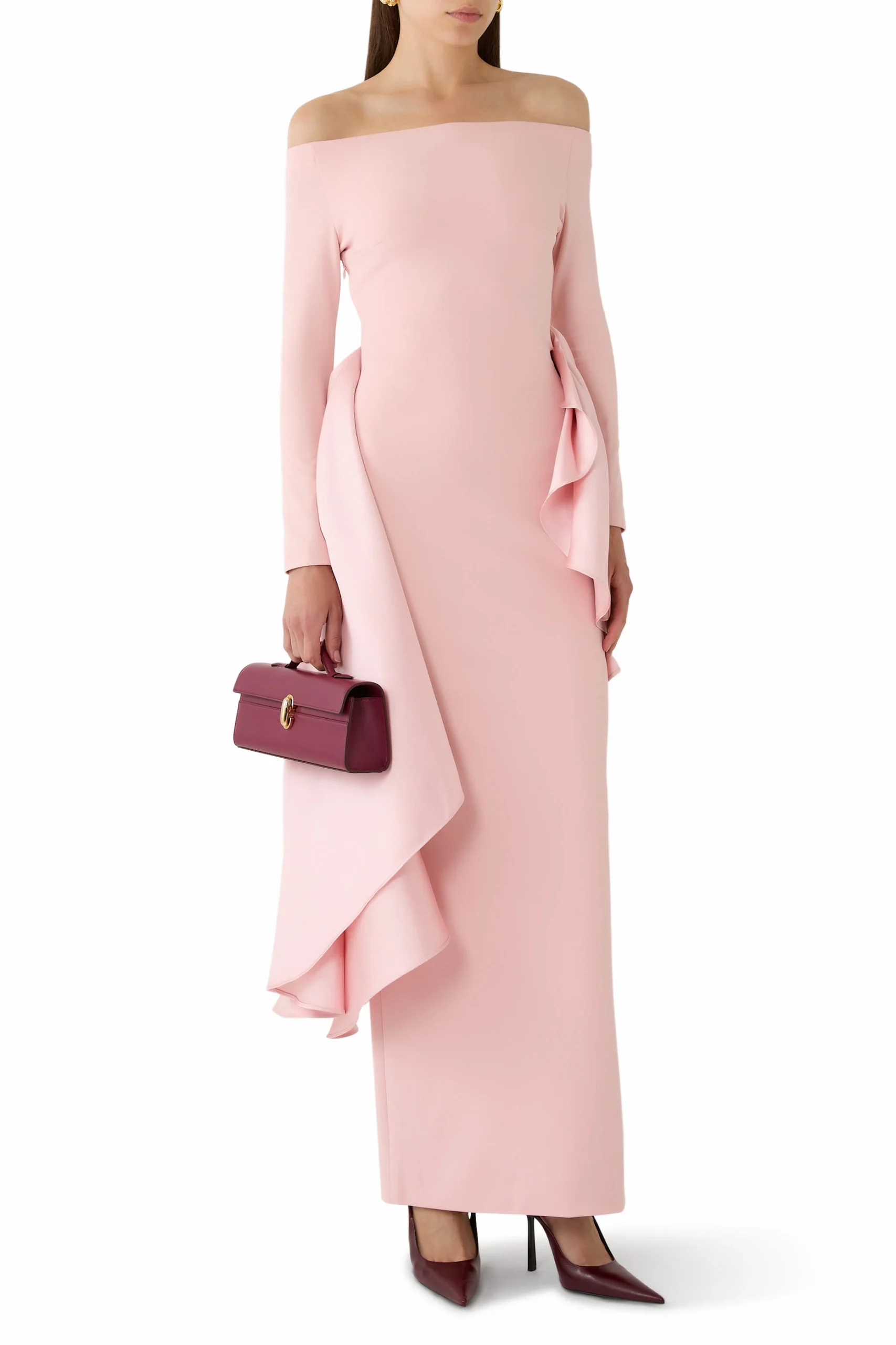 20 Women in Their 20s Ruffle Dress Outfits for February Parties That Are Chic, Romantic and Elegant 4 Pink Ruffle Shoulder Dress with a burgundy clutch