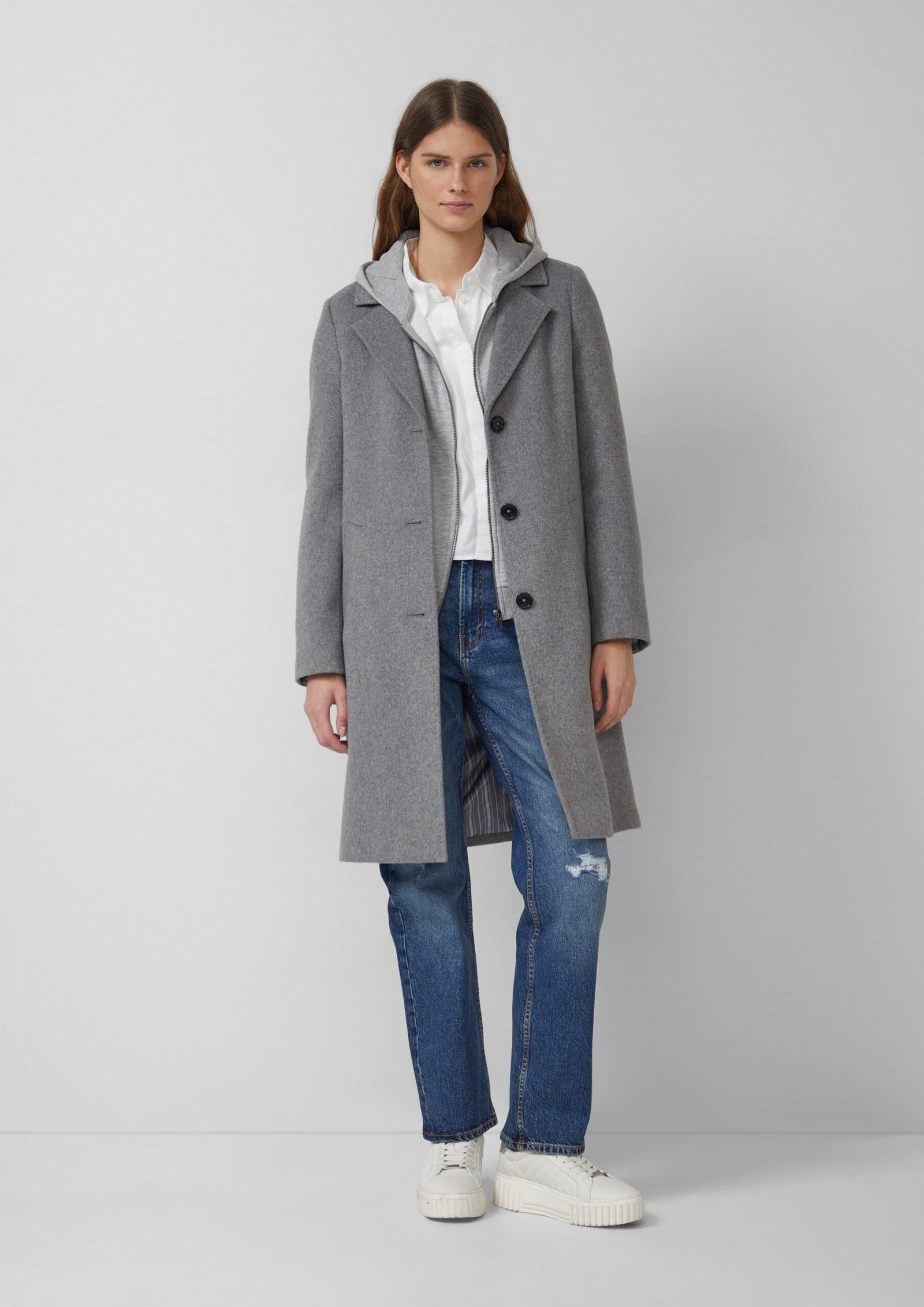 22 Grey Wool Coat Outfits for Winter Weekends That Are Chic, Warm and Elegant 21 Grey Wool Coat Over a White Shirt and Blue Jeans
