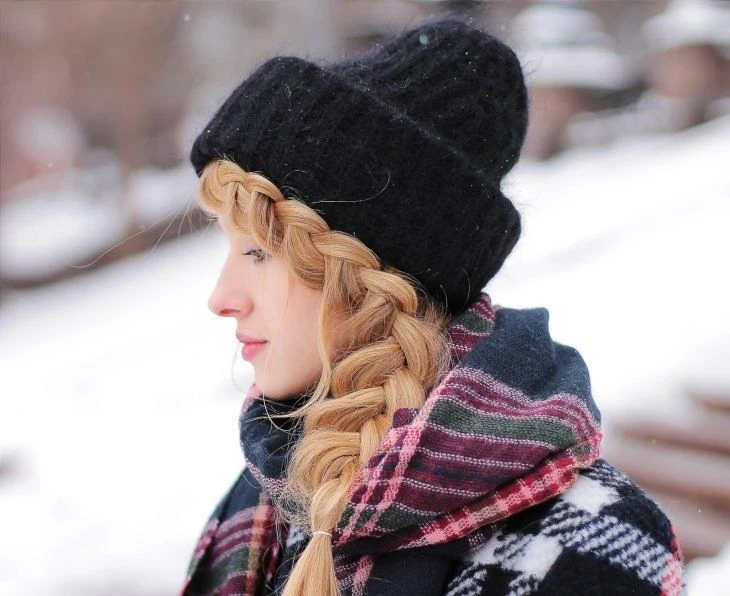 38 Hat Proof Braided Hairstyles for Cold Commutes with No Frizz - Idea 13