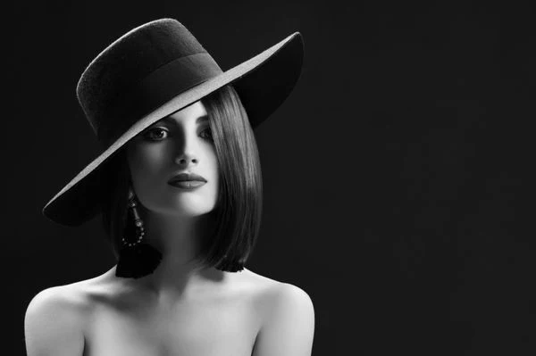 20 Hat Proof Hairstyles for Short Hair Under a Wool Hat 2 20 Hat Proof Hairstyles for Short Hair Under a Wool Hat - Idea 1
