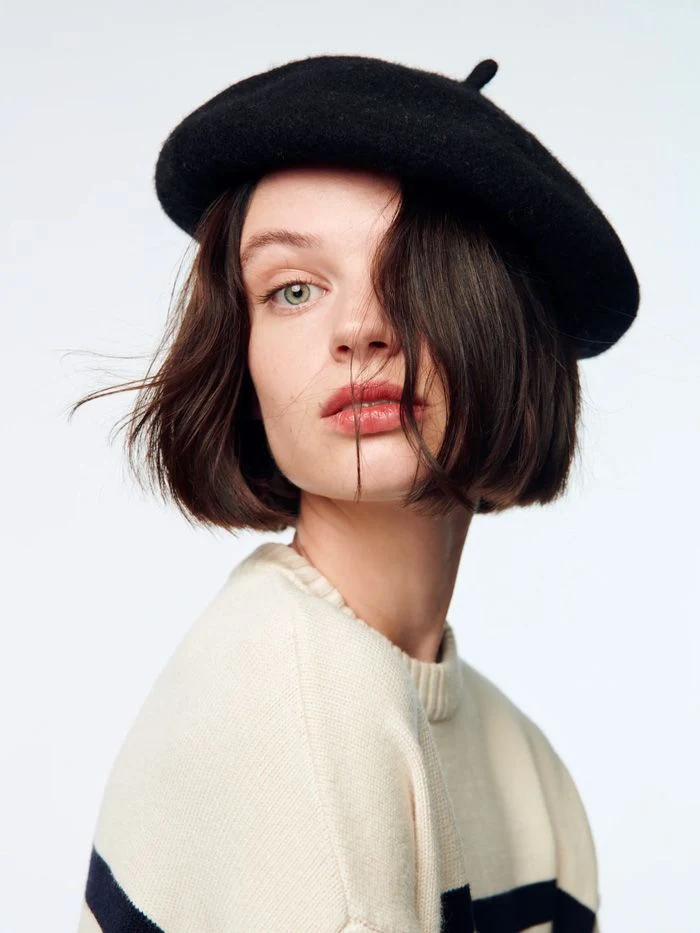 20 Hat Proof Hairstyles for Short Hair Under a Wool Hat 7 20 Hat Proof Hairstyles for Short Hair Under a Wool Hat - Idea 6
