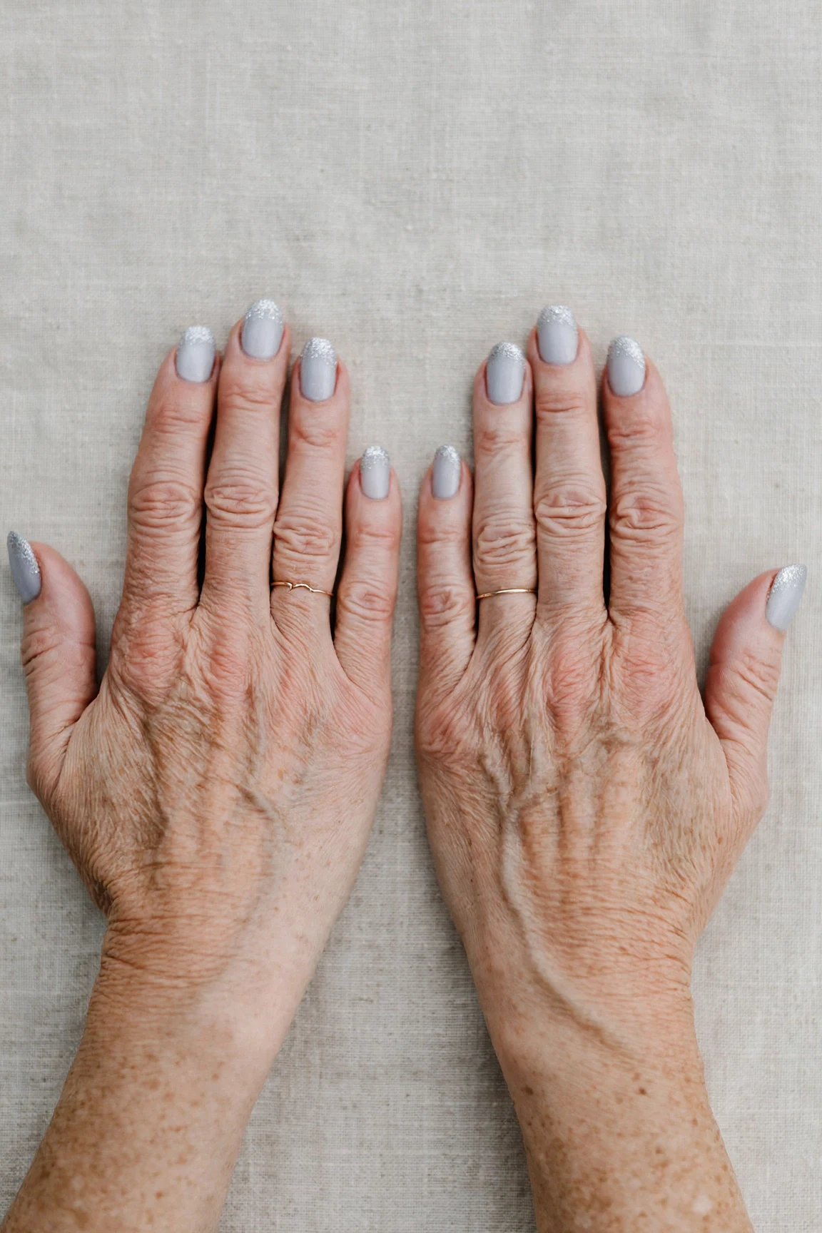 50 Icy Silver Frosted French Nails For Women Over 60 For New Year Celebrations That Are Chic, Warm and Elegant 27 Icy Silver Frosted French Nails with a soft matte finish and glitter French tips