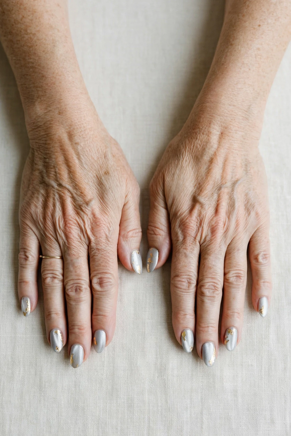 20 Icy Silver Frosted Nail Designs For Women Over 60 For Winter Weddings That Are Chic, Warm and Elegant 9 Almond Icy Silver Frosted Nail Designs with a pearl shimmer finish and gold foil accents