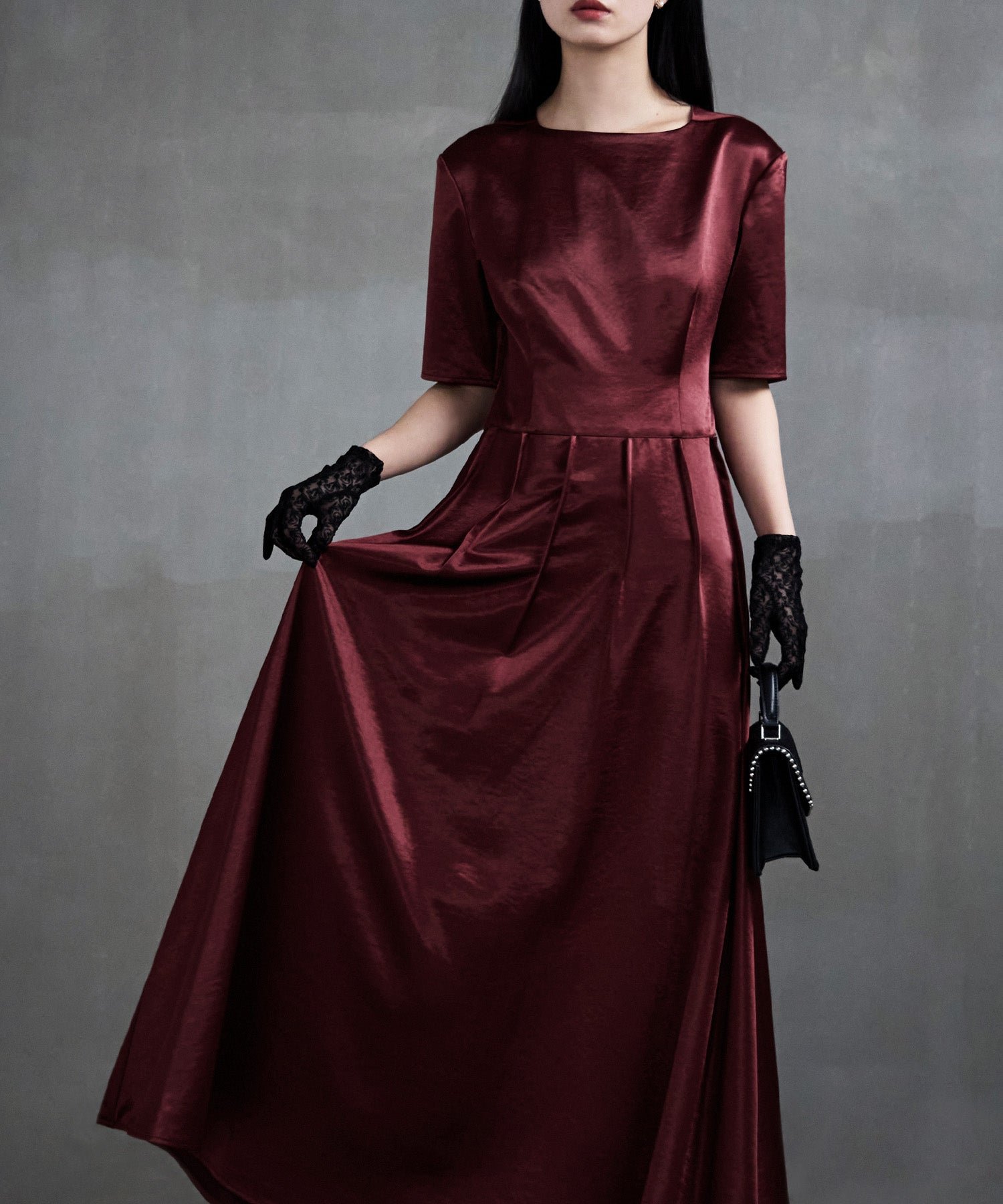25 Black Leather Glove Outfits for Winter Weddings That Are Elegant, Warm and Timeless 7 Black leather glove wedding outfit idea 6