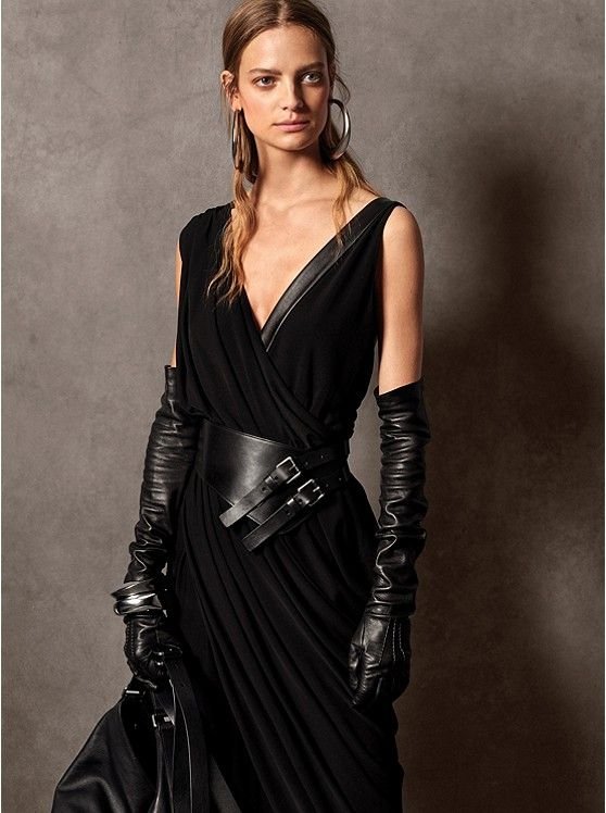 25 Black Leather Glove Outfits for Winter Weddings That Are Elegant, Warm and Timeless 12 Black leather glove wedding outfit idea 11