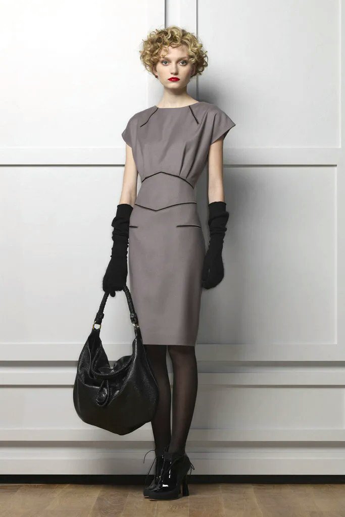 25 Black Leather Glove Outfits for Winter Weddings That Are Elegant, Warm and Timeless 19 Black leather glove wedding outfit idea 18