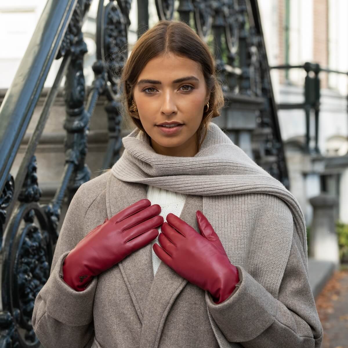 40 Leather Glove and Scarf Outfits for Cold Walks That Are Warm, Chic and Easy to Wear 20 Beige Coat, Tan Leather Gloves and a Cream Scarf