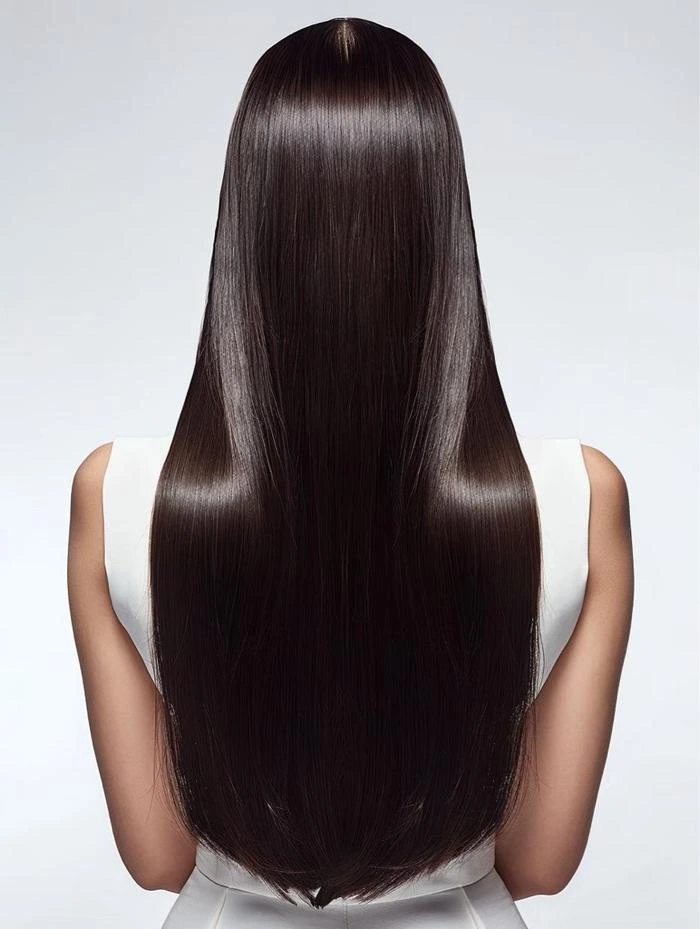 38 Long Glass Hair Hairstyles For Women In Their 30s With Straight Polished Lengths That Are Sleek, Shiny and Polished 35 Liquid Long Hair With A Sleek Centre Part