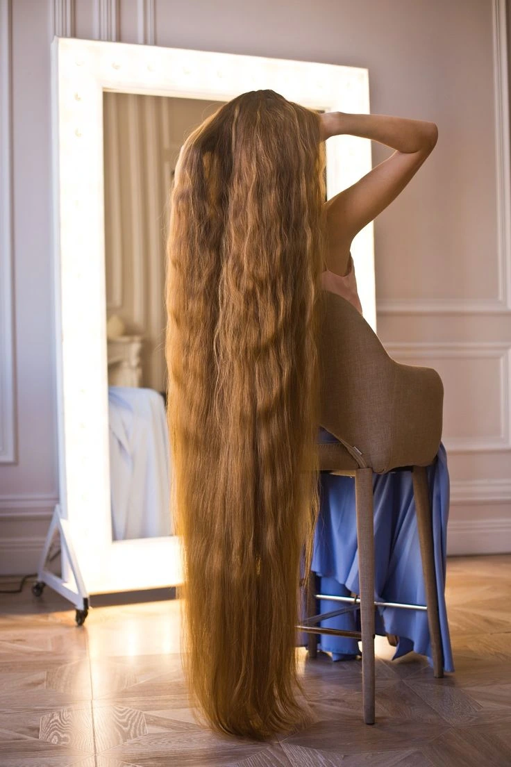 38 Long Glass Hair Hairstyles For Women In Their 30s With Straight Polished Lengths That Are Sleek, Shiny and Polished 37 Mirror Long Lengths With A Centre Part