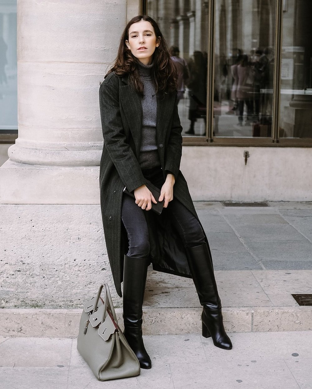 28 Long Wool Coat Outfits With Boots for Cold Walks That Are Chic, Warm and Elegant 2 Long Black Wool Coat With Knee-High Boots and Jeans