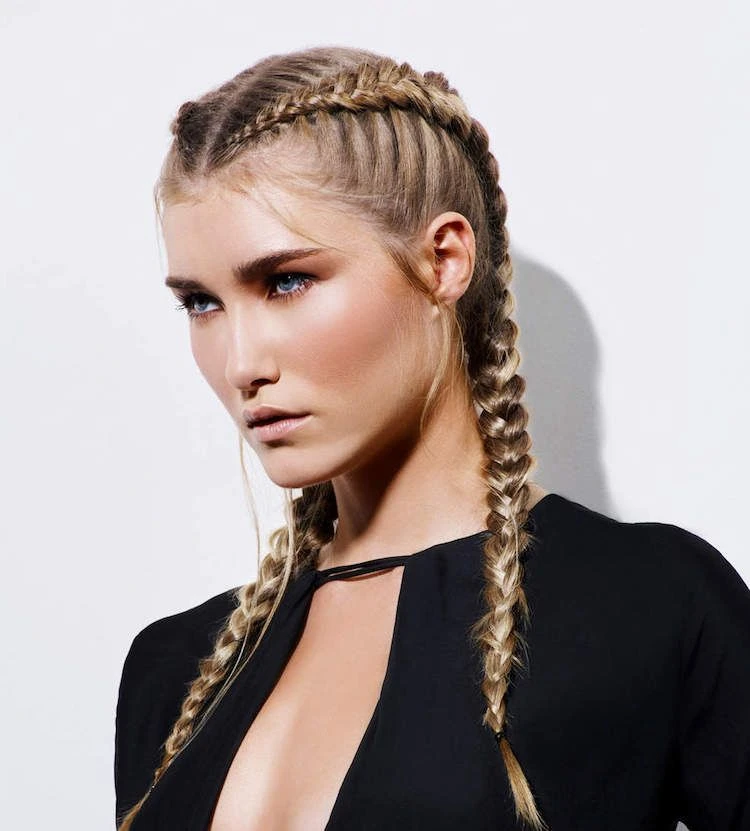 Fine-Hair Side Braid With A Matte Finish