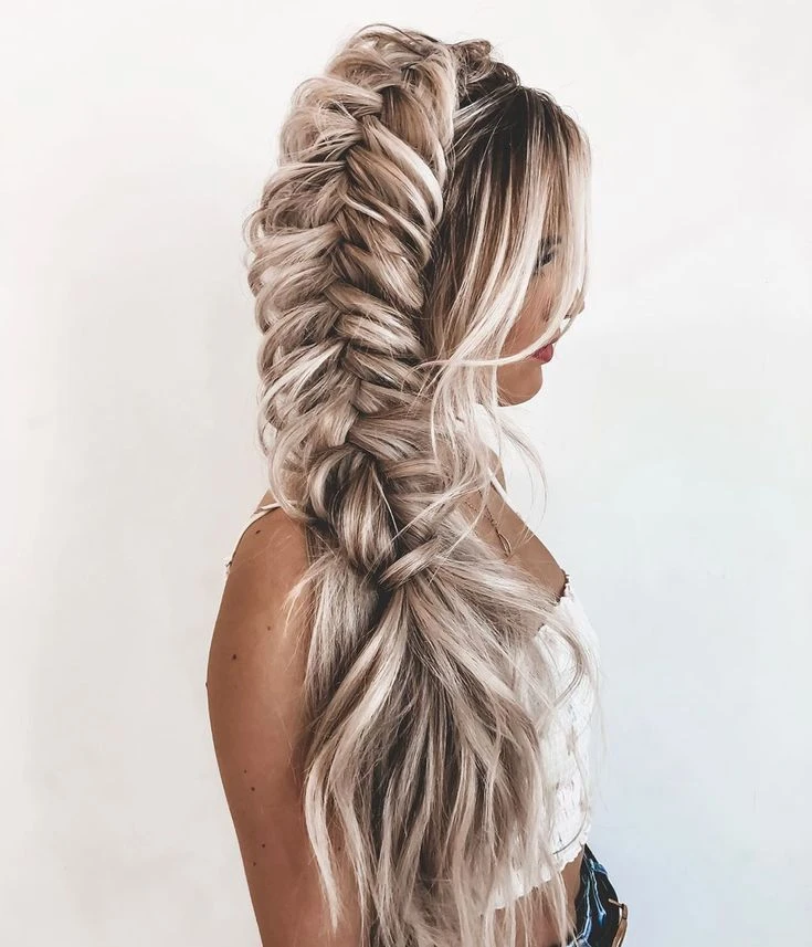 Voluminous Fishtail With Pulled-Out Volume