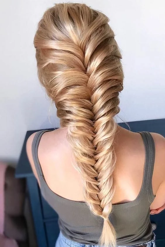 Voluminous Fishtail With A Relaxed Edge