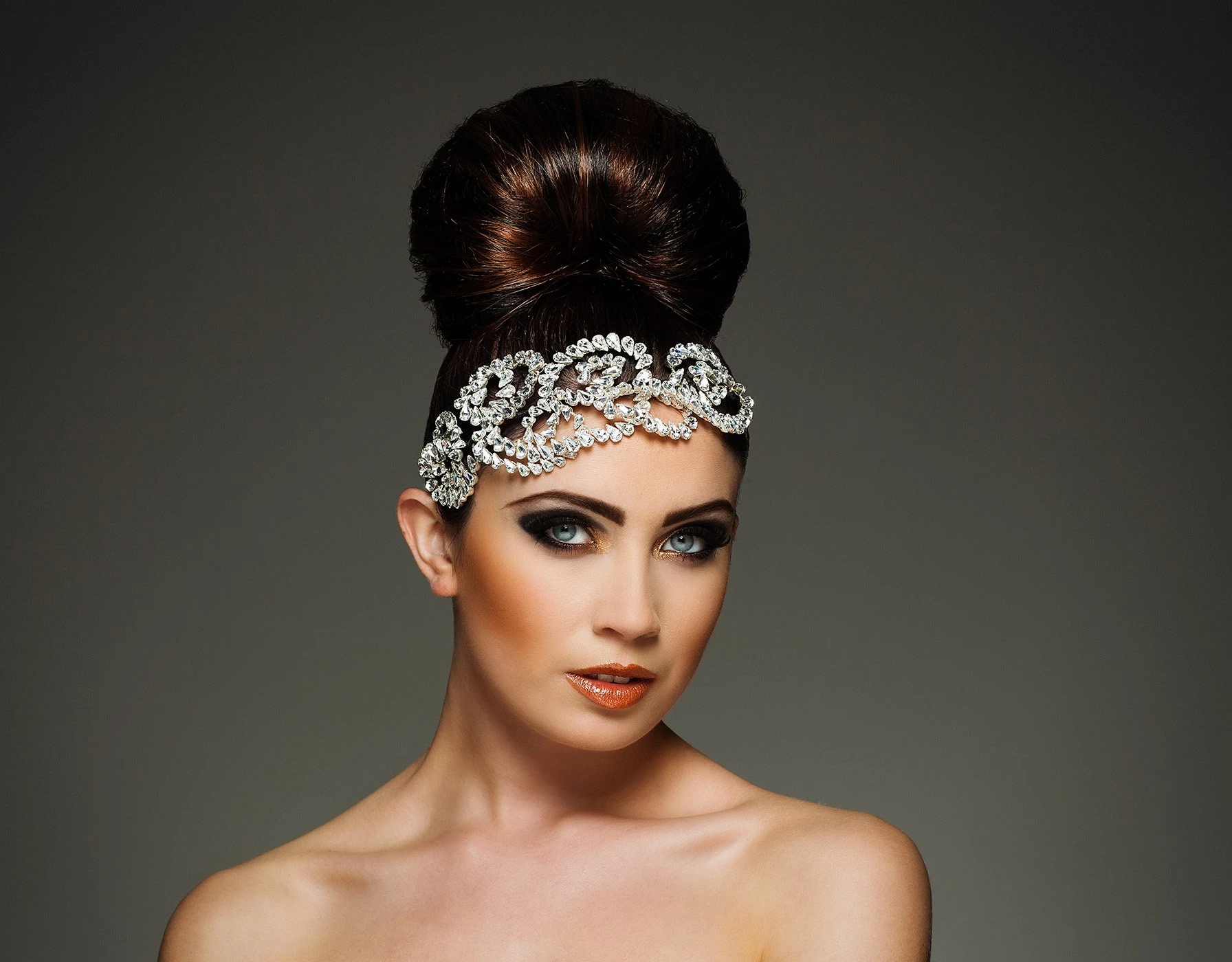 Evening Halo Style With Soft Face Pieces