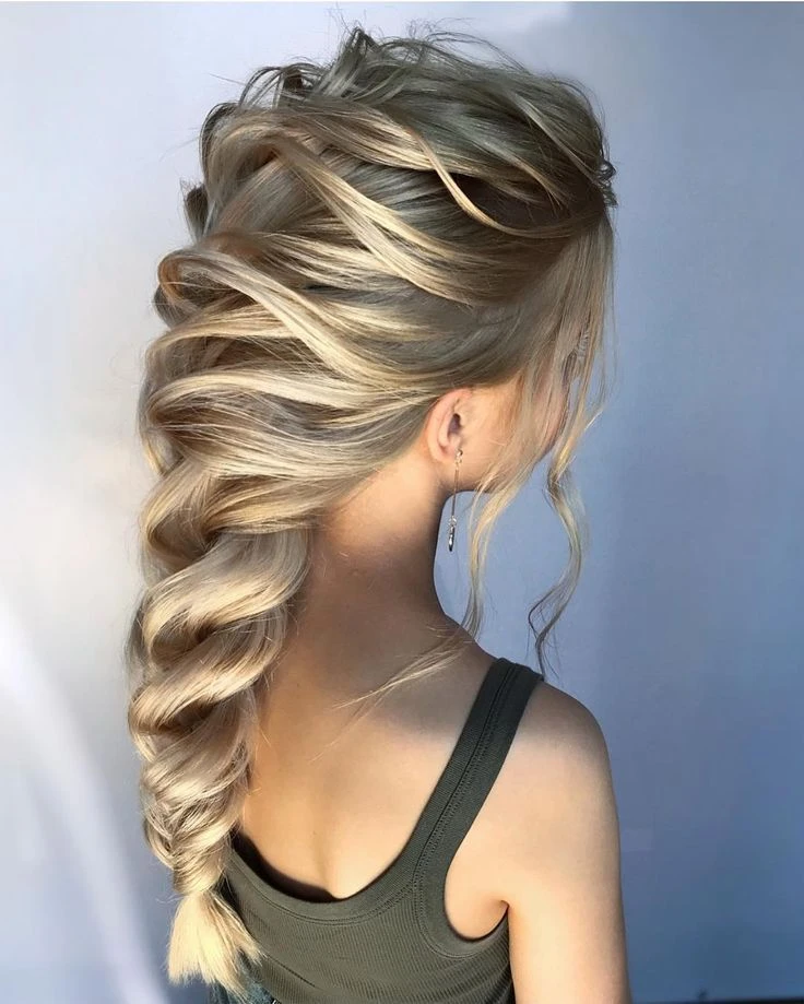Wavy Side Braid With Soft Volume