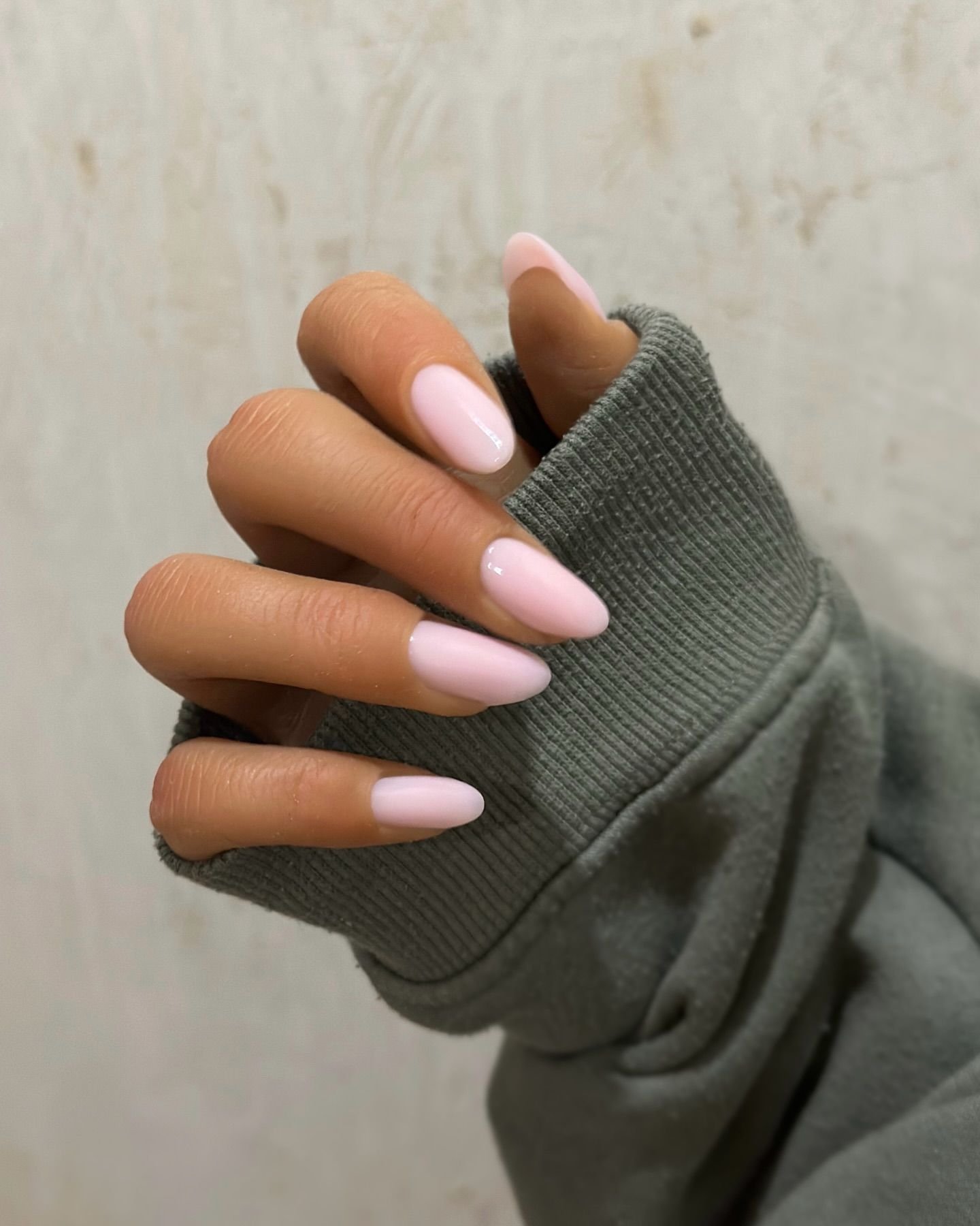 38 Matte Top Coat Jelly Nails for Winter Everyday Wear That Are Soft, Natural and Easy to Live With 4 Matte Pale Pink Almond Nails for Winter Everyday Wear