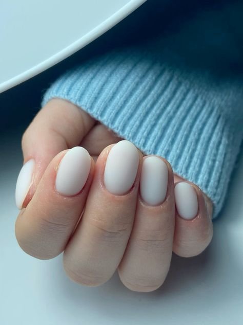 38 Matte Top Coat Jelly Nails for Winter Everyday Wear That Are Soft, Natural and Easy to Live With 25 Matte Cool White Oval Nails for Winter Everyday Wear