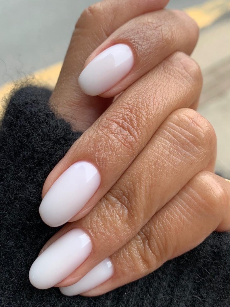 38 Matte Top Coat Jelly Nails for Winter Everyday Wear That Are Soft, Natural and Easy to Live With 27 Matte Soft White Oval Nails for Winter Everyday Wear