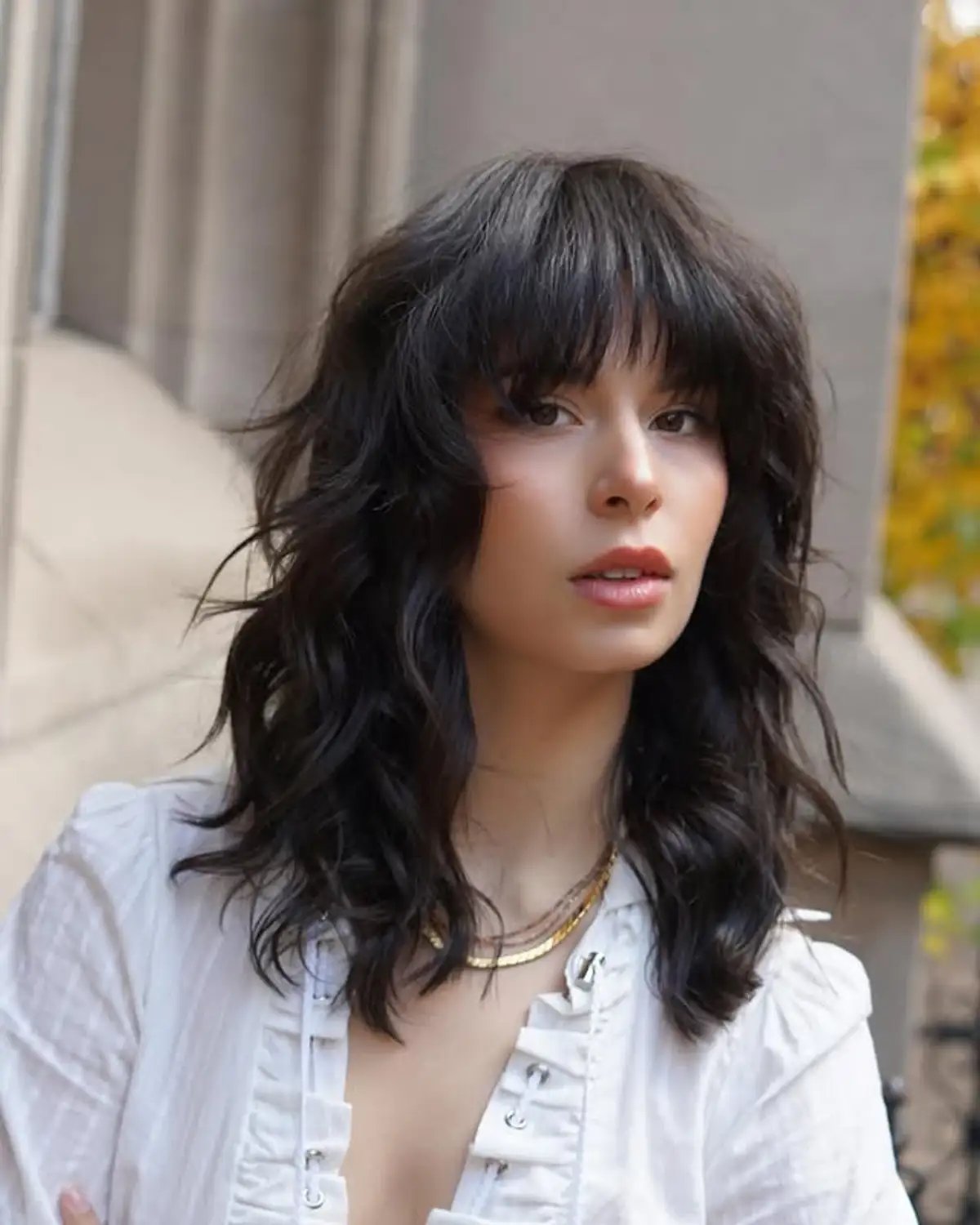 Natural Texture Spring Hairstyles For Wavy Hair With A Salt Spray Finish With A Relaxed Lived-In Wave, Wispy Pieces Around The Face And Silver-Blended Brightness