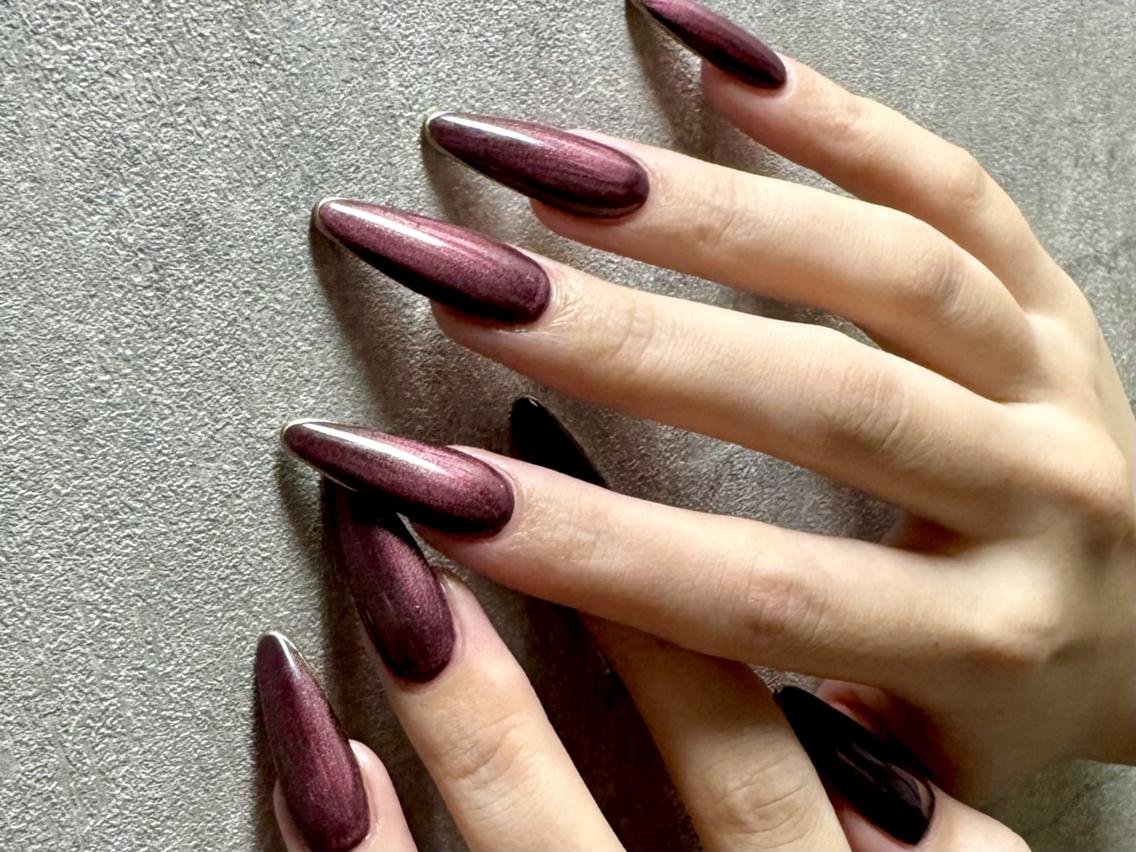 Plum Cat Eye Nails for January Evenings with a Smooth Finish