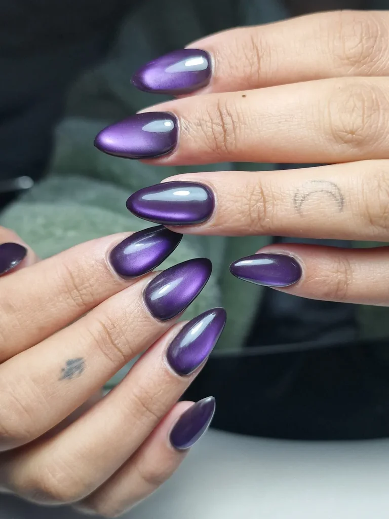 Almond Deep Purple Cat Eye Nails for Evening Parties in Winter