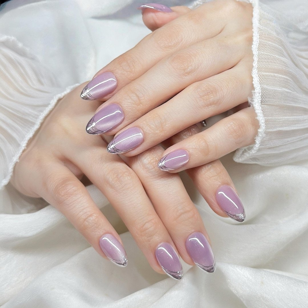 Short Oval Light Lavender Cat Eye Nails for Winter Parties