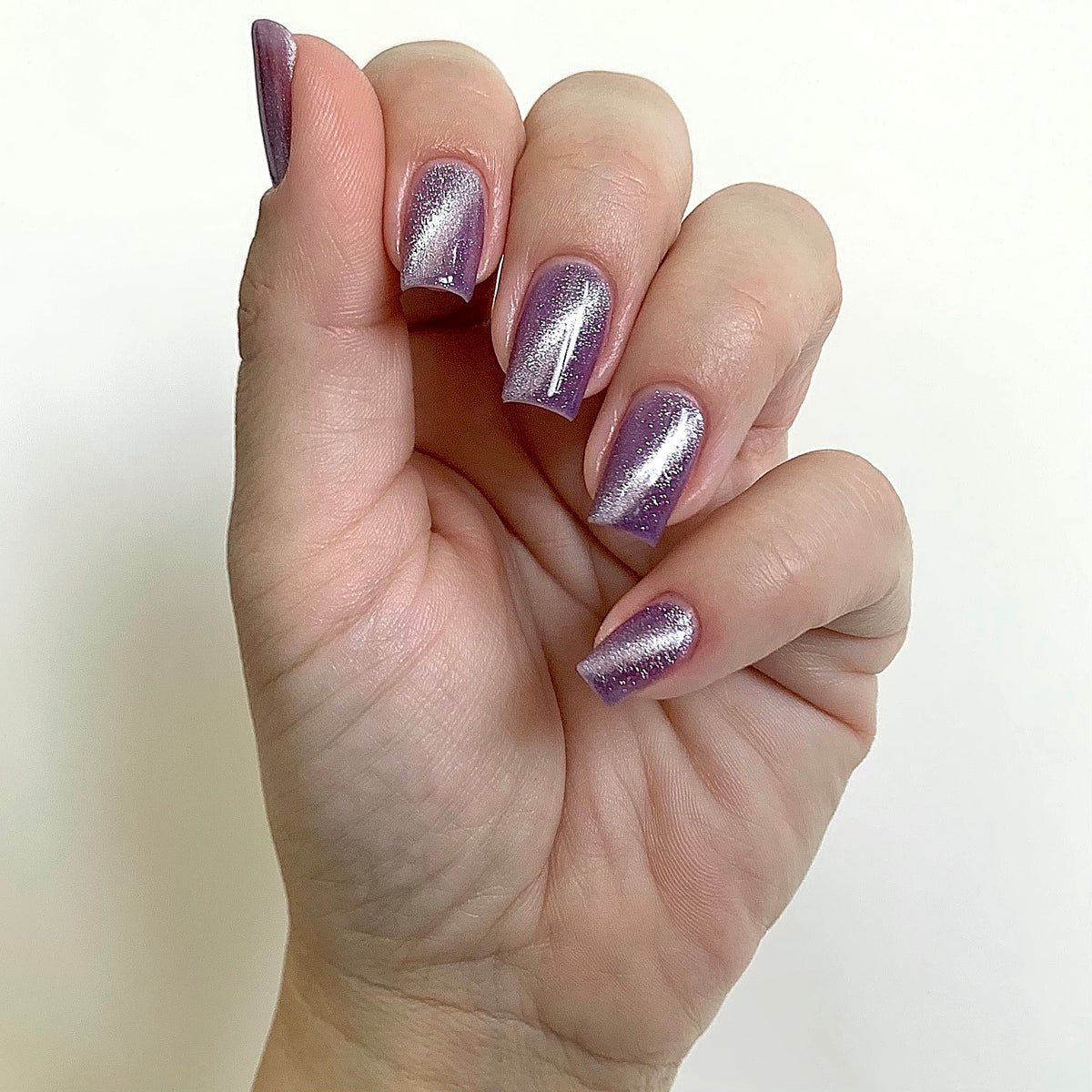 Short Light Purple Cat Eye Nails for Winter Parties